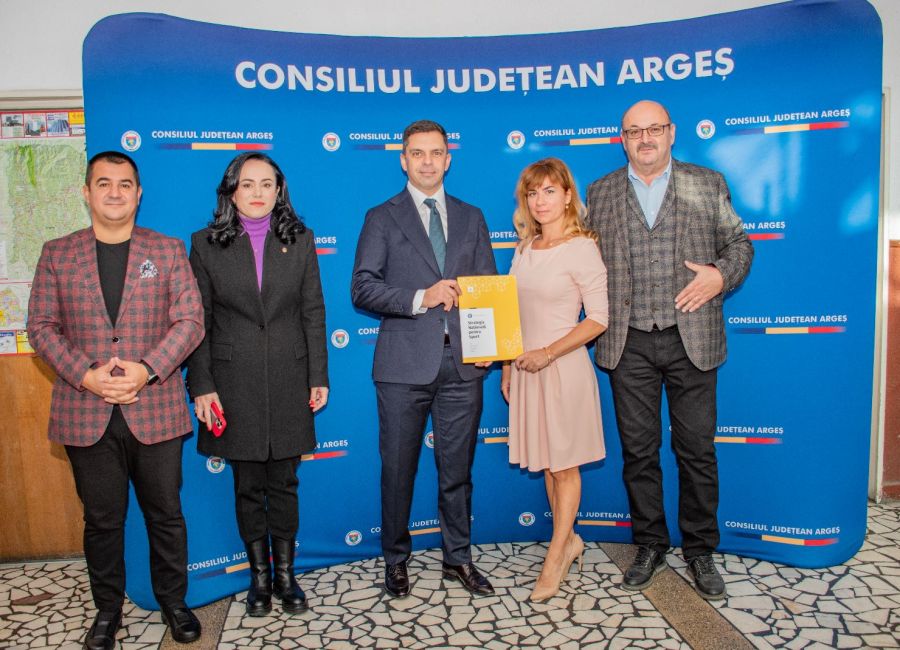 Eduard Novak, ministrul Tineretului şi Sportului, în vizită la Consiliul Judeţean Argeş