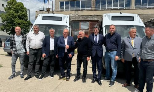 Alte șase microbuze electrice școlare au ajuns către primăriile din județ