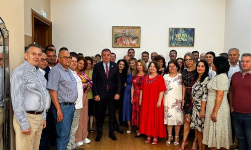 Angajații primăriei Pitești, surpriză pentru edilul Cristian Gentea, de ziua lui