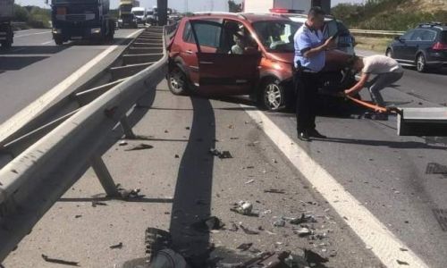 ACUM! Accident cu TREI MAȘINI pe A1!