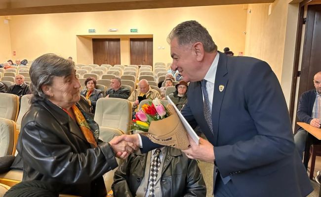 Primarul Cristian Gentea a premiat 83 de cupluri din Pitești