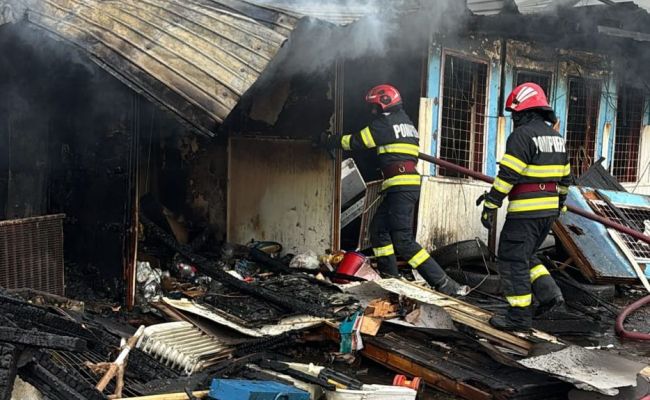 Incendiu la o HALĂ din Argeş! Forţe impresionante de intervenţie!