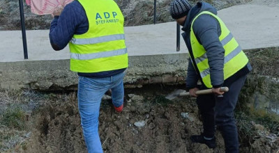 La Ștefănești continuă lucrările de întreținere a domeniului public