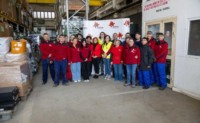 Ministrul Simona Bucura-Oprescu, vizită la Ateliere fără Frontiere: ”Prin solidaritate și implicare, putem oferi fiecărui om șansa de a-și regăsi locul în societate”
