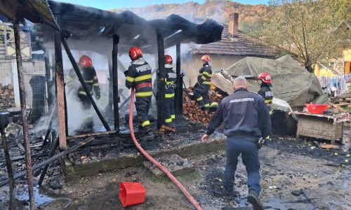 Incendiu într-o GOSPODĂRIE din Argeș!