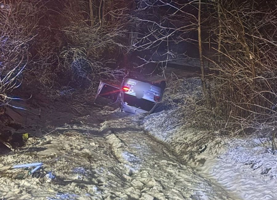 Azi-noapte, accident în Argeș! S-a RĂSTURNAT cu mașina!