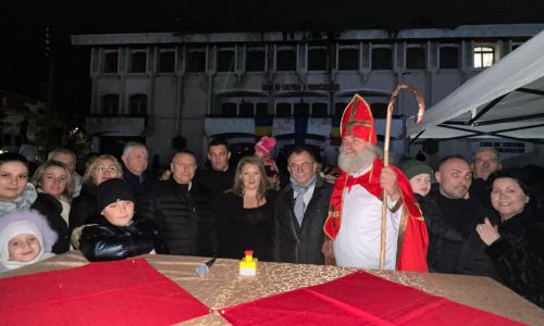 Prefectul Ioana Făcăleață a luat parte la aprinderea iluminatului festiv la Mioveni!