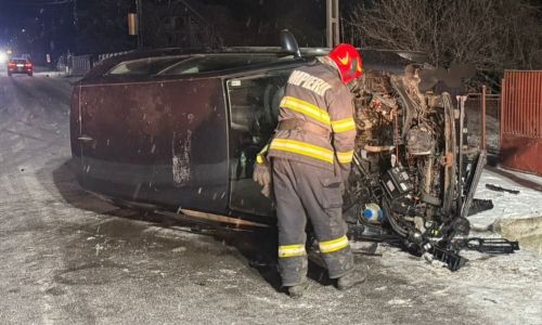 ACUM! Accident GRAV în Argeș! A intrat cu mașina într-un cap de pod!