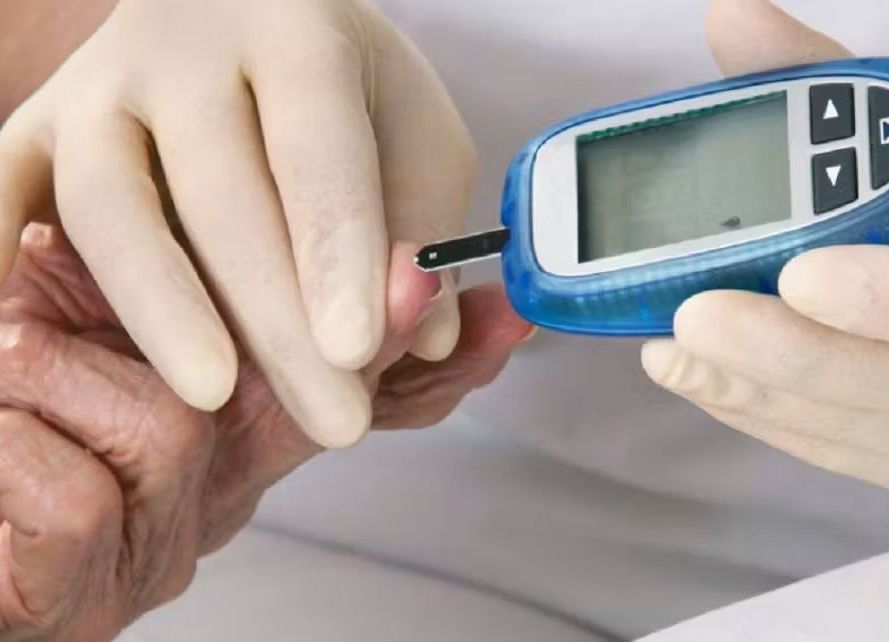 Testare gratuită a glicemiei și măsurarea tensiunii arteriale, la Mioveni