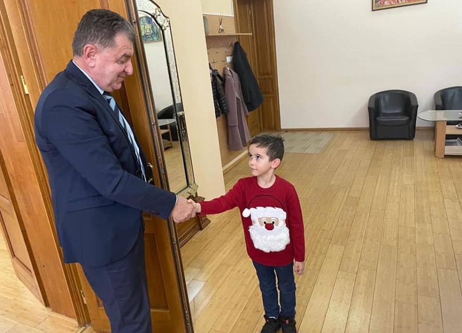 Primarul Gentea, întâlnire cu Andrei, un băieţel de 6 ani!