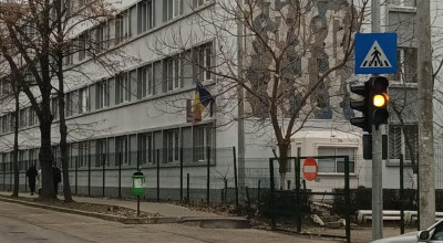 Un nou semafor cu buton a fost pus în funcţiune în Piteşti