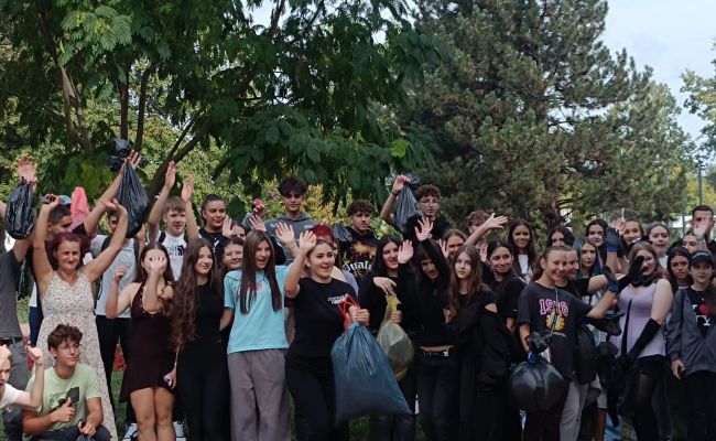 Peste 5000 de voluntari au luat parte la Pitești la Ziua de Curățenie Națională!