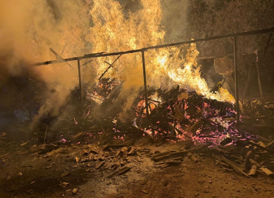 Incendiu URIAȘ într-o GOSPODĂRIE din Argeș!