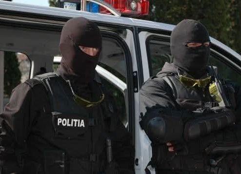 PERCHEZIȚII în Argeș! Angajații SPEP băgau în buzunare banii din parcometre!