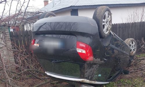 ACUM! Accident în Argeș! S-a RĂSTURNAT cu mașina!