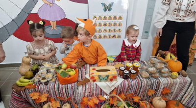Elevii din comuna Bradu au organizat Târgul Toamnei