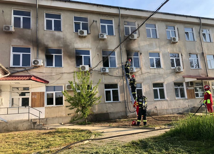 Incendiu la sediul unei instituții importante din Argeș