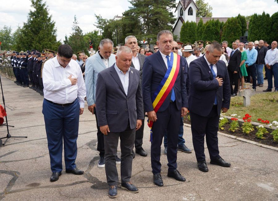 Ziua Eroilor a fost marcată la Piteşti! Mesajul primarului Gentea