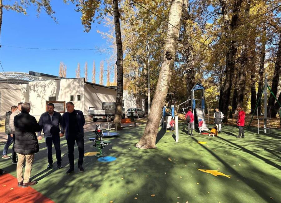 Încă un loc de joacă din Pitești a fost modernizat
