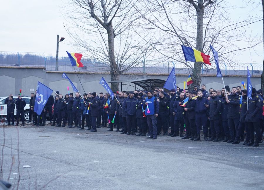 ACUM! PROTEST de amploare la Penitenciarul Mioveni
