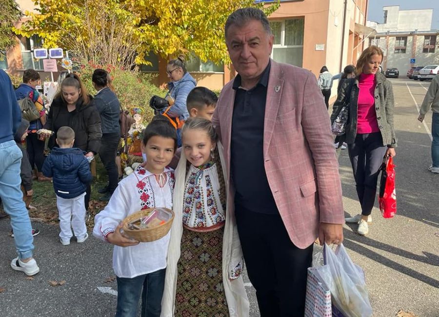 Primarul Gentea, în mijlocul elevilor din Piteşti!