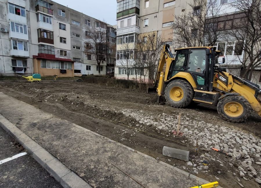 Nou loc de joacă și spațiu pentru fitness, pe strada Anghel Saligny, în Pitești!