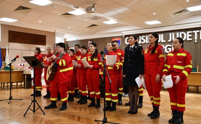 Colindele care au adus lumina Crăciunului la Consiliul Județean Argeș
