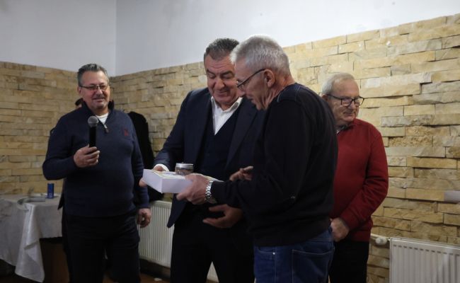 Cristian Gentea și Ion Mînzînă, la celebrarea a 50 de ani de juniorat pentru grupa 1973 a clubului FC Argeș