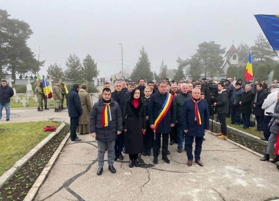 Simona Bucura Oprescu, în mijlocul argeșenilor de Ziua Națională