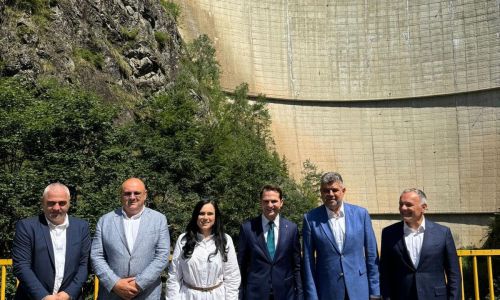 Ciolacu, Simona Bucura Oprescu şi Mînzînă, la semnarea contractului privind retehnologizarea Barajului Vidraru! Proiect de peste 200 de milioane de euro
