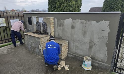 La Mioveni se desfășoară o amplă campanie de igienizare a fântânilor stradale!