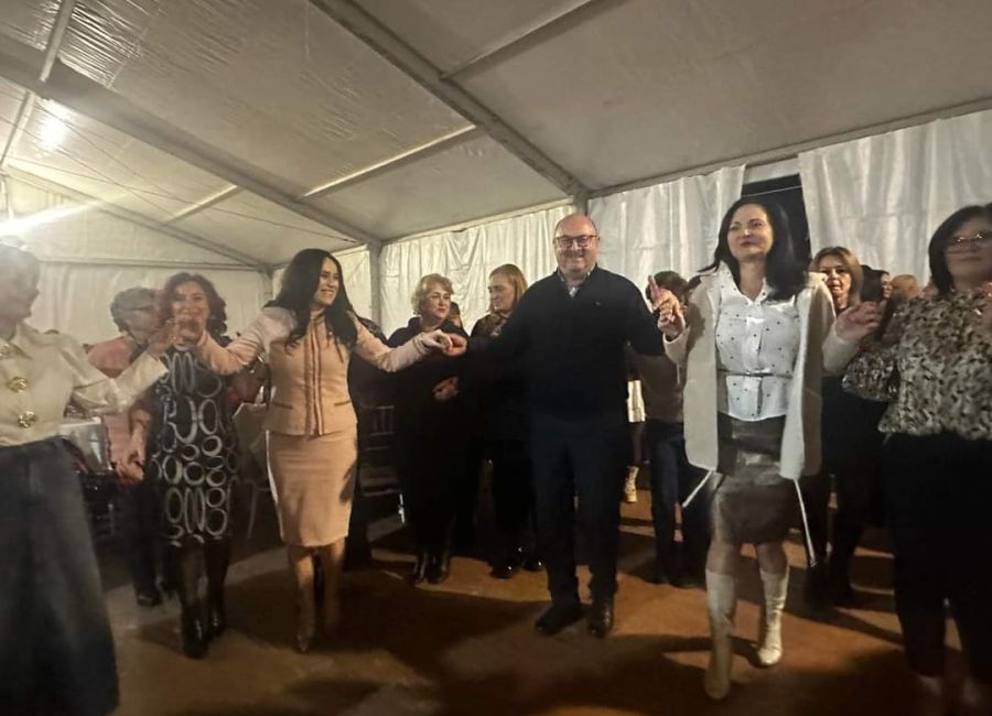 Ion Mînzînă și ministrul Simona Bucura Oprescu, de Ziua Femeii, la Mărăcineni