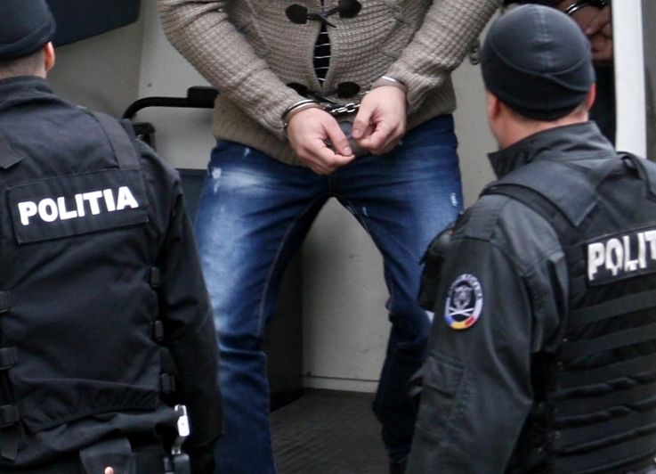 Argeşean REŢINUT după ce şi-a ameninţat părinţii