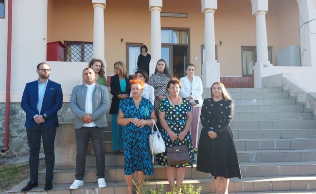 Clipe de bucurie la inceperea noului an școlar în comuna Corbi