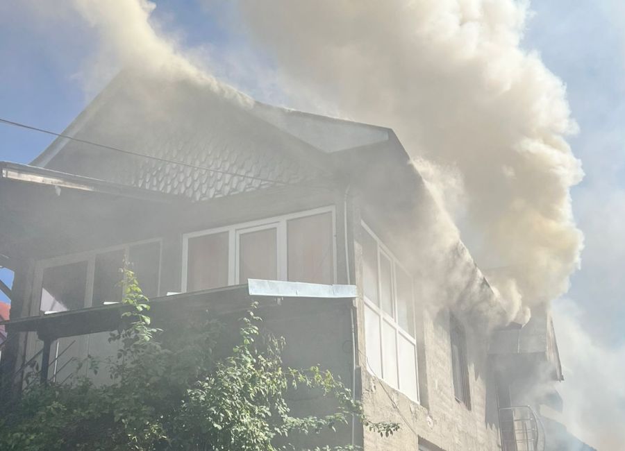 ACUM! INCENDIU la o VILĂ din Argeș