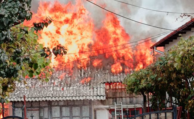 ACUM! Incendiu URIAȘ în Argeș!