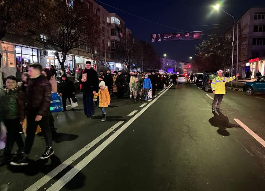 La Mioveni este păstrată tradiția colindului
