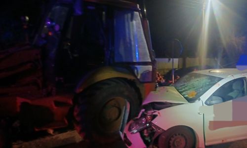 ACUM! Accident în Argeș! A intrat cu mașina într-un EXCAVATOR