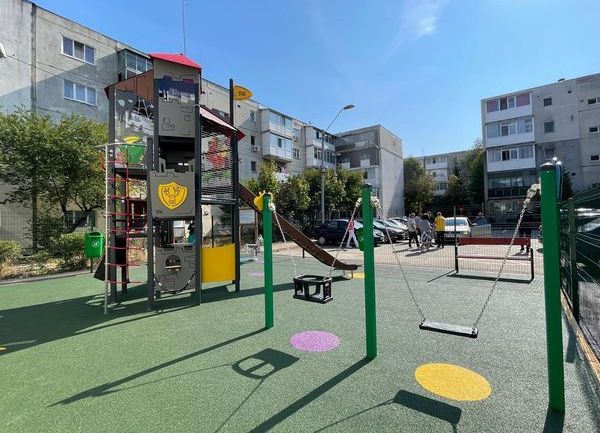 Alte trei locuri de joacă au fost modernizate, în Pitești!