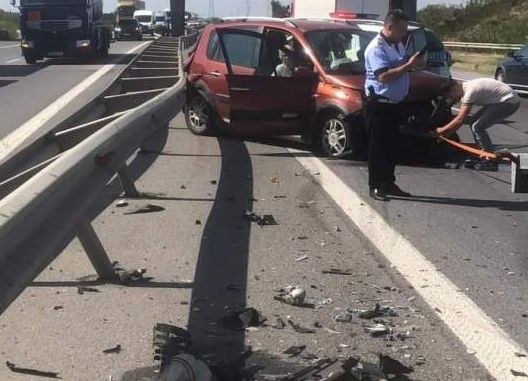 ACUM! Accident cu TREI MAȘINI pe A1!