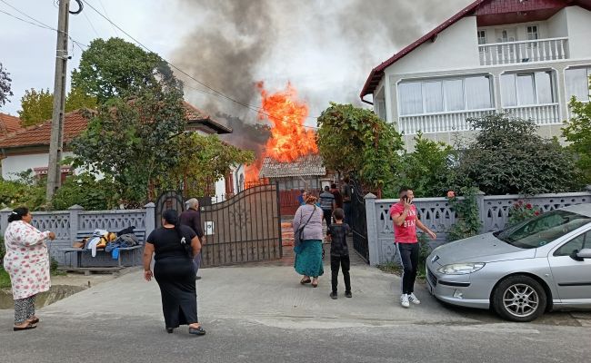 ACUM! Incendiu URIAȘ în Argeș!
