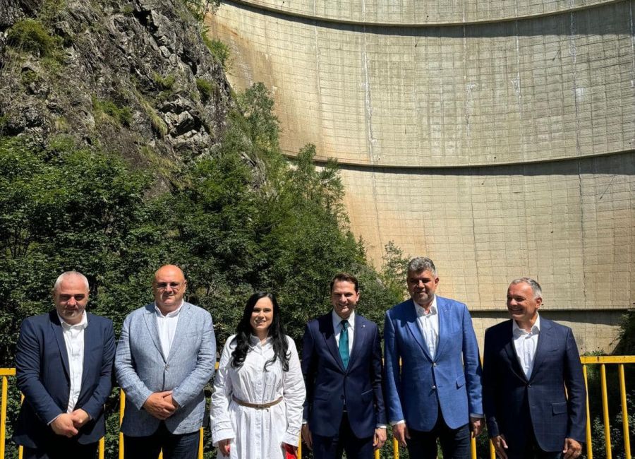 Ciolacu, Simona Bucura Oprescu şi Mînzînă, la semnarea contractului privind retehnologizarea Barajului Vidraru! Proiect de peste 200 de milioane de euro