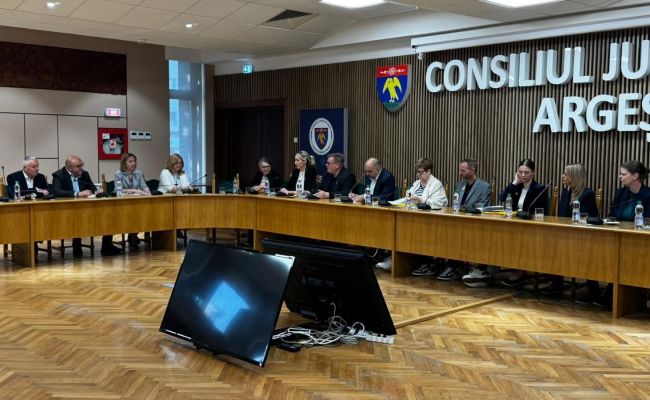 Întâlnire între conducerea Consiliului Județean Argeș și reprezentanții Asociației Tierhilfe Hoffnung – Adăpostul de Câini Smeura