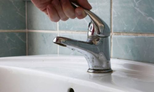Se sistează furnizarea apei potabile în zona de sud a Piteştiului
