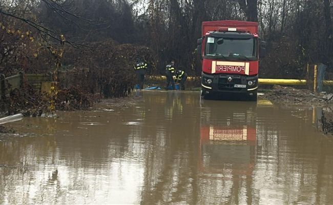 Inundație la intrarea în Pitești!
