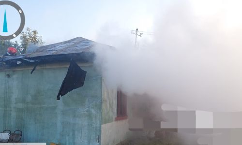Incendiu puternic în Argeș! O casă a fost MISTUITĂ de flăcări