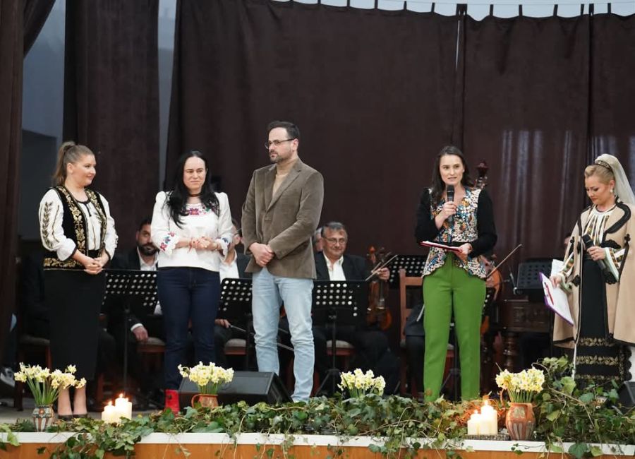 “Hora Florilor” – sărbătoare de suflet la Mihăești!