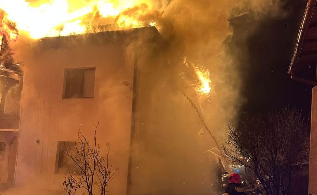 ACUM! INCENDIU URIAȘ într-o comună din Argeș!