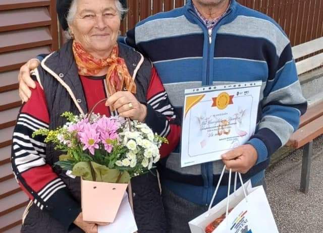 22 de cupluri din Mioveni, premiate pentru 50 de ani de căsătorie