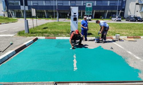 Marcaje și indicatoare pentru cele 10 stații de încărcare a vehiculelor electrice din Mioveni